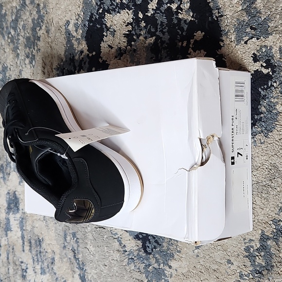 Men's Superstar Pure Black Sneakers Gold Trefoil Logo FZ2145 - Picture 8 of 8